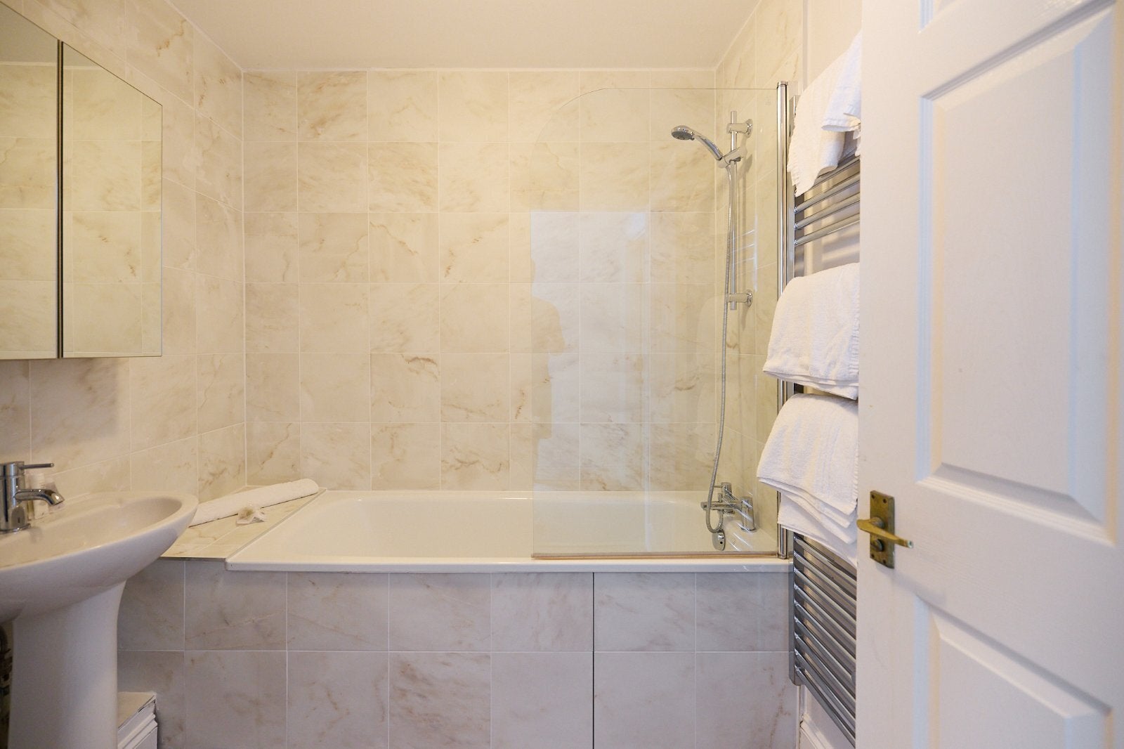 Flat Mellish Street in Greater London