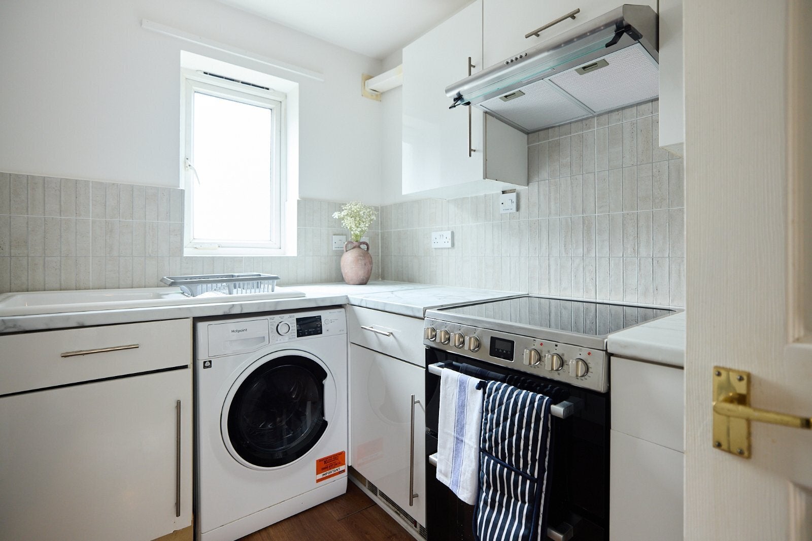 Flat Mellish Street in Greater London