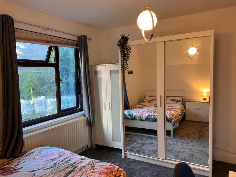 Room Du Cane Road in Greater London