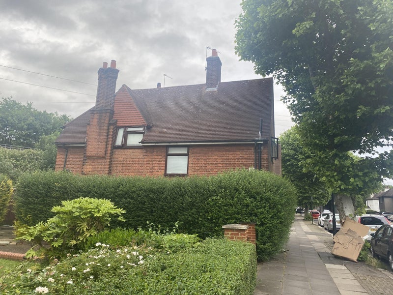 Room Du Cane Road in Greater London