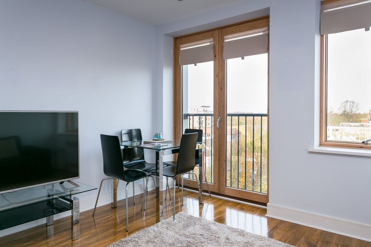 Flat Albemarle Road in Greater London