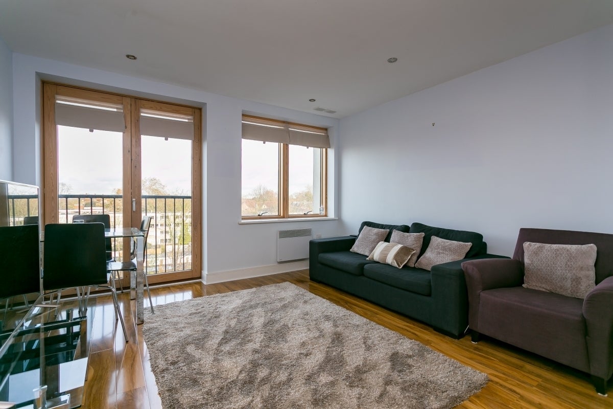 Flat Albemarle Road in Greater London