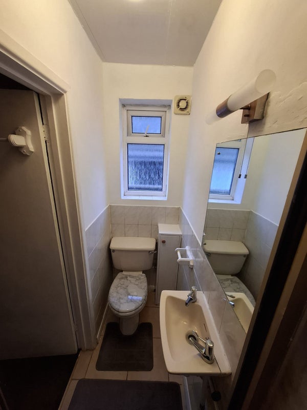 Room Cudnell Avenue in Bournemouth