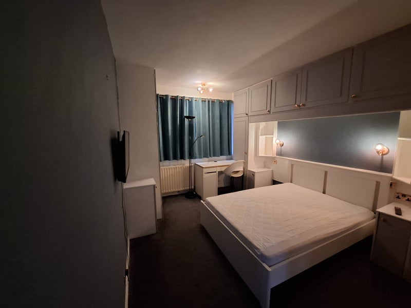 Room Cudnell Avenue in Bournemouth