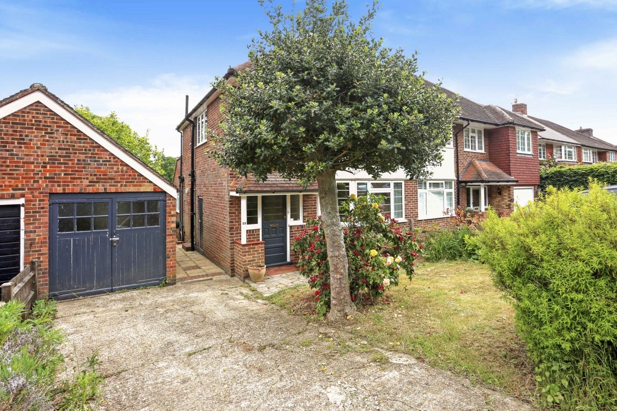 House Kirkland Avenue in Greater London
