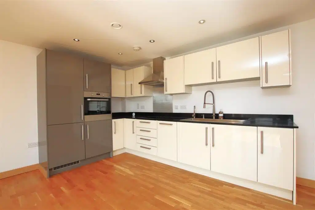 Flat Central Road in Dartford