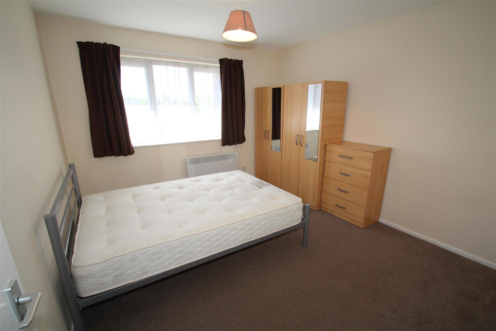 Flat Neptune Road in Greater London