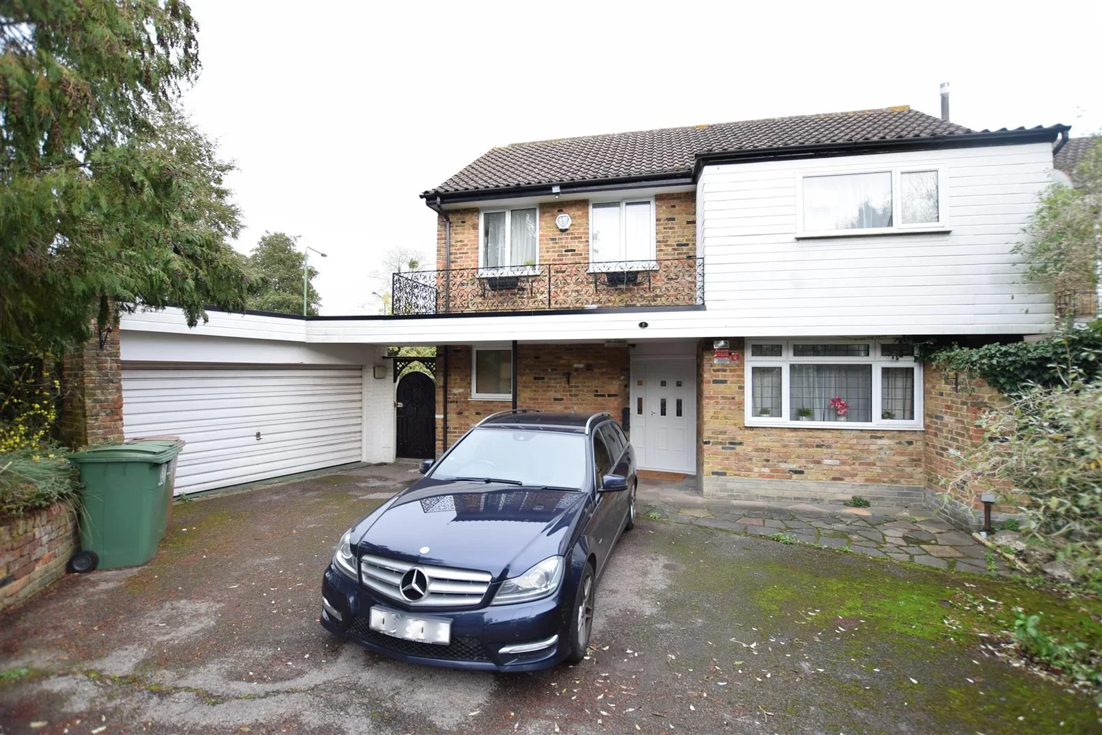 House Manor Road in Greater London