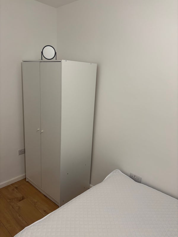 Room Roydene Road in Greater London
