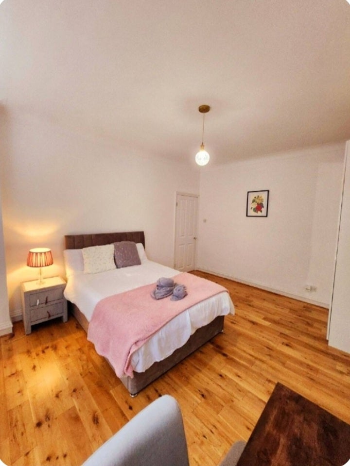 Room Ardoch Road in Greater London