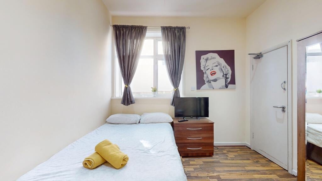 Flat Brondesbury Park in Greater London