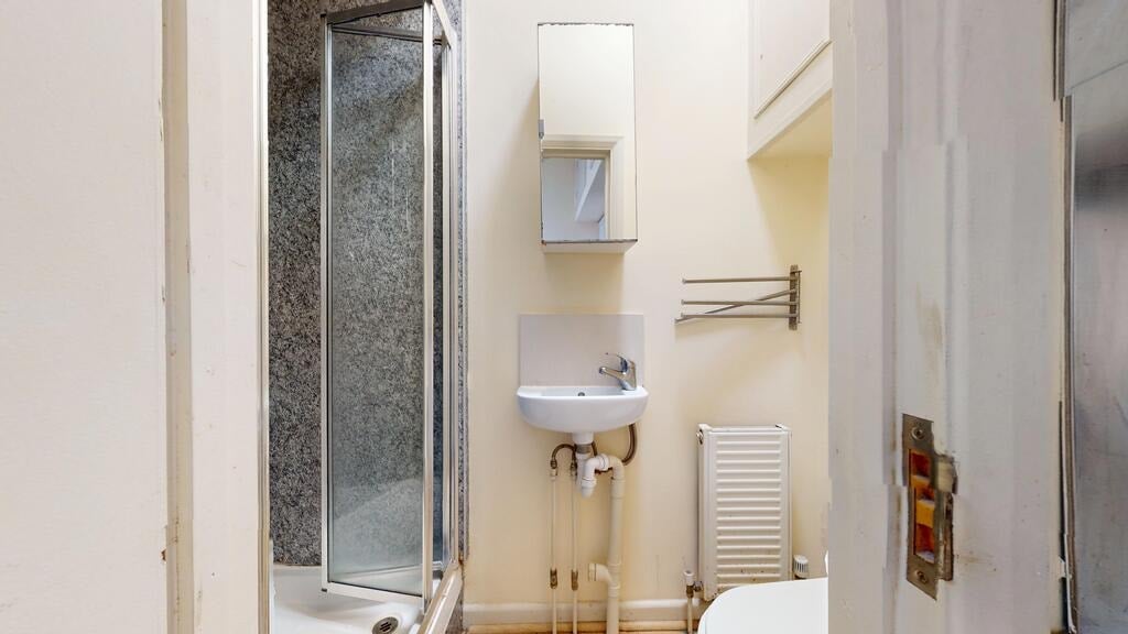 Flat Brondesbury Park in Greater London