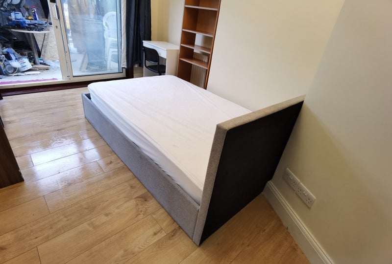 Flat Woodhill in Greater London
