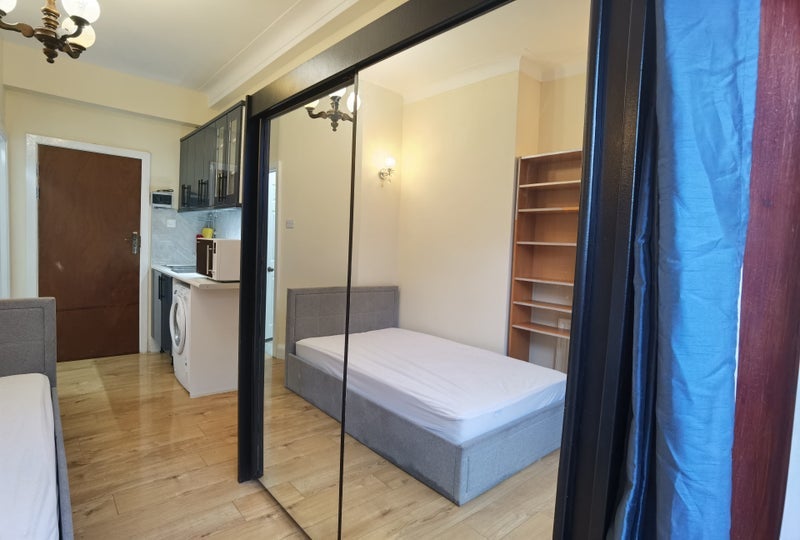 Flat Woodhill in Greater London