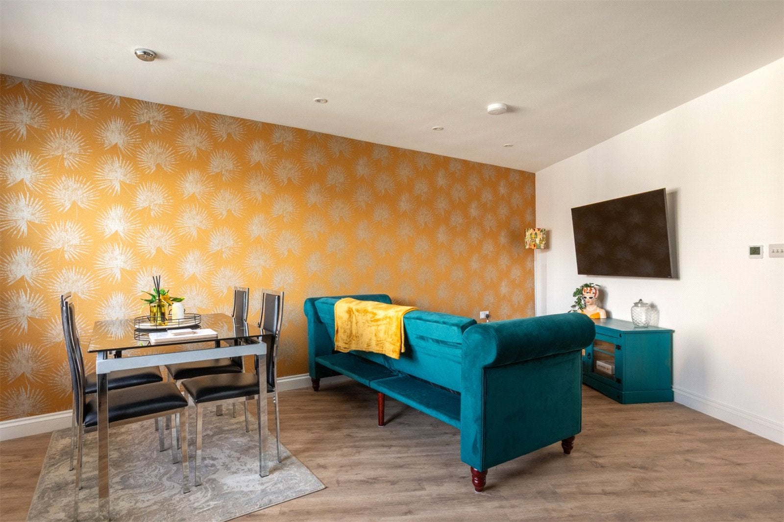 Flat Gladstone Terrace in Brighton