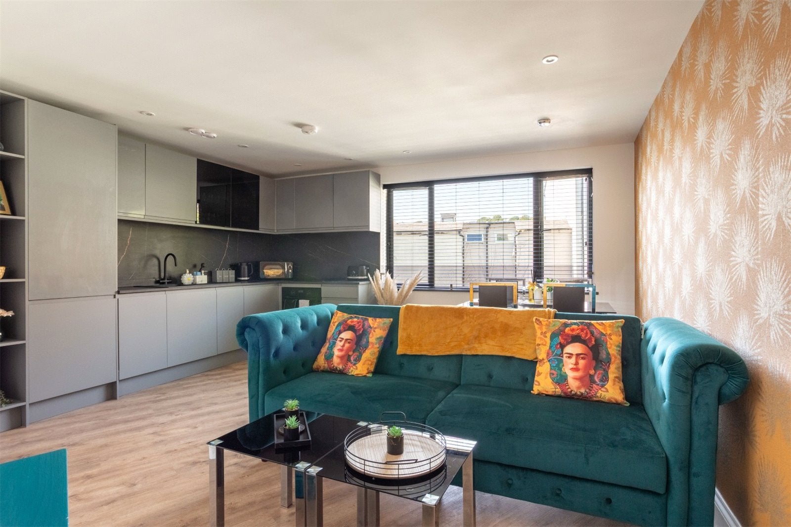Flat Gladstone Terrace in Brighton