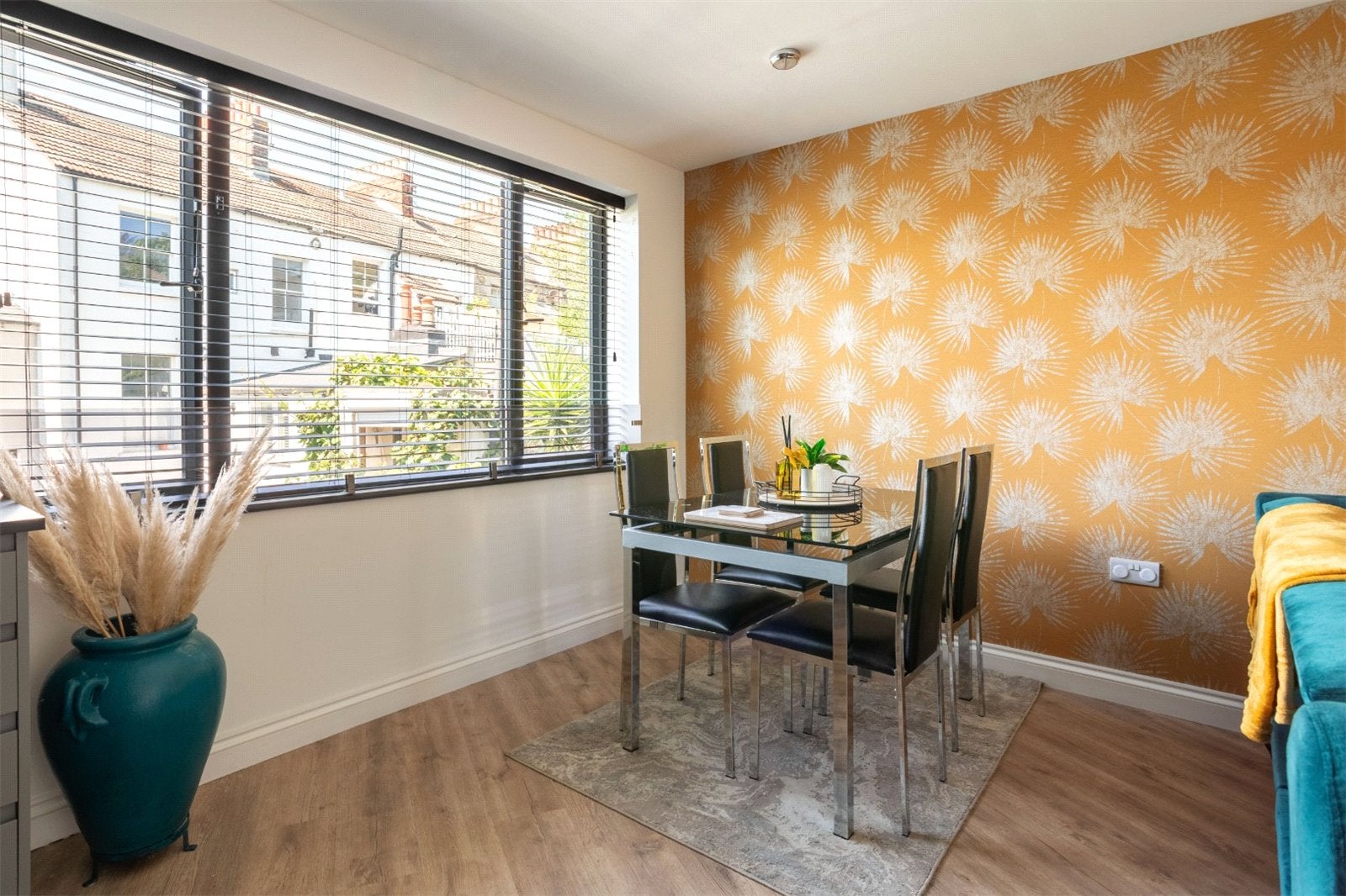 Flat Gladstone Terrace in Brighton