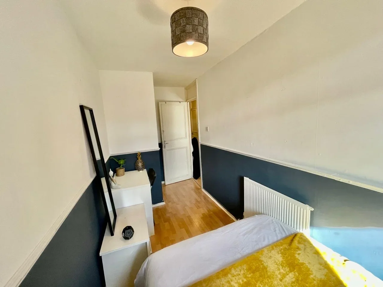 Flat Ashbrook Road in Greater London