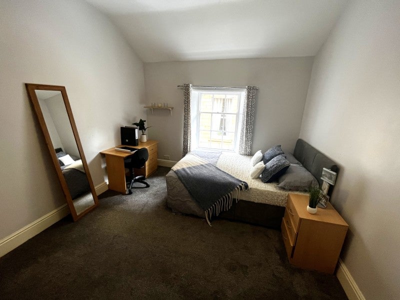 Room Cumberland Road in Leeds