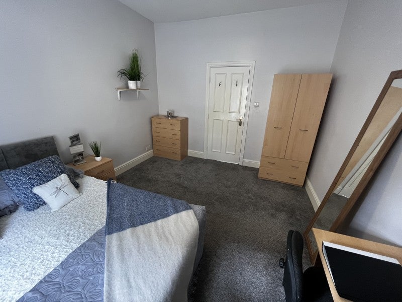 Room Cumberland Road in Leeds