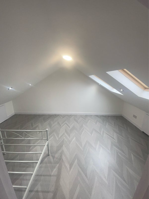 Room Gunning Street in Greater London