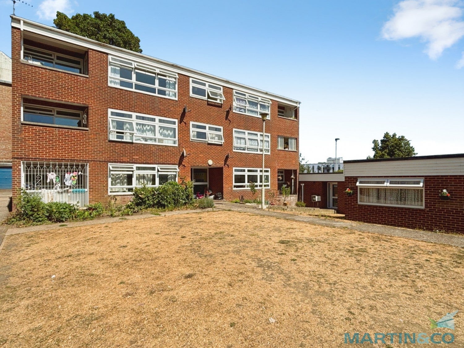 Flat College Court in Ashford