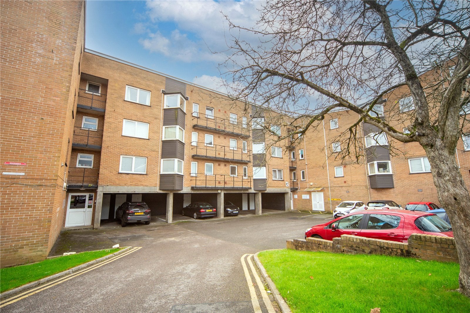 Flat Coed Edeyrn in Cardiff