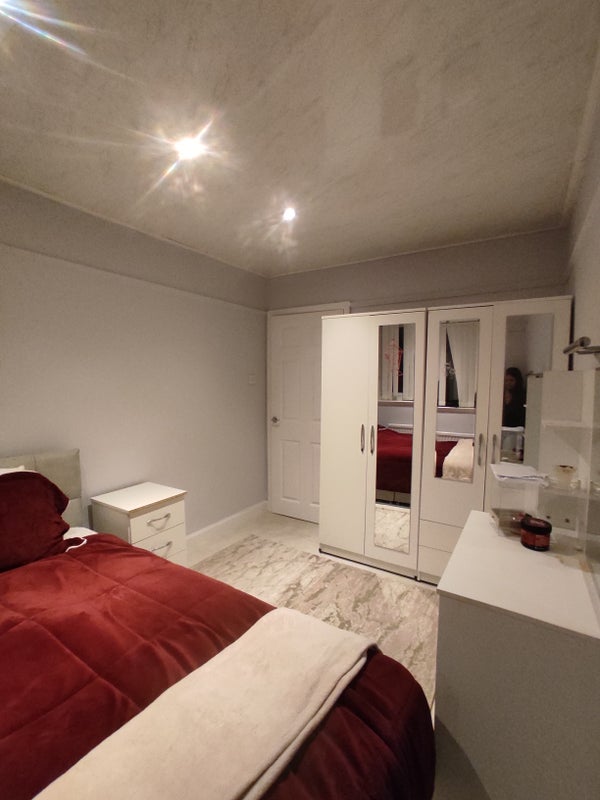 Room North Crescent in Manchester