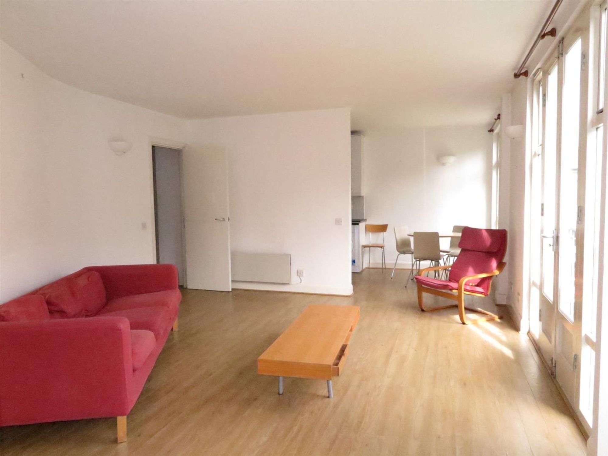 Flat Fairfield Road in Greater London
