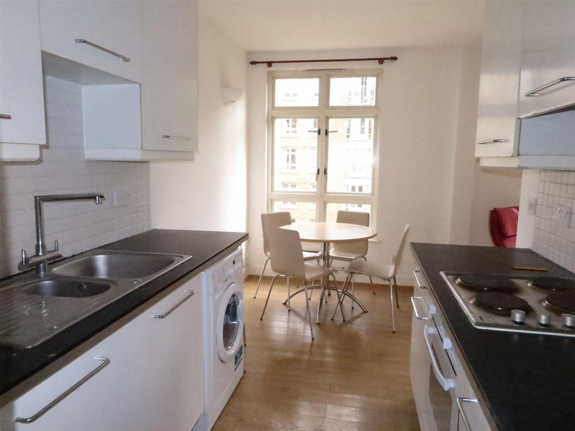 Flat Fairfield Road in Greater London