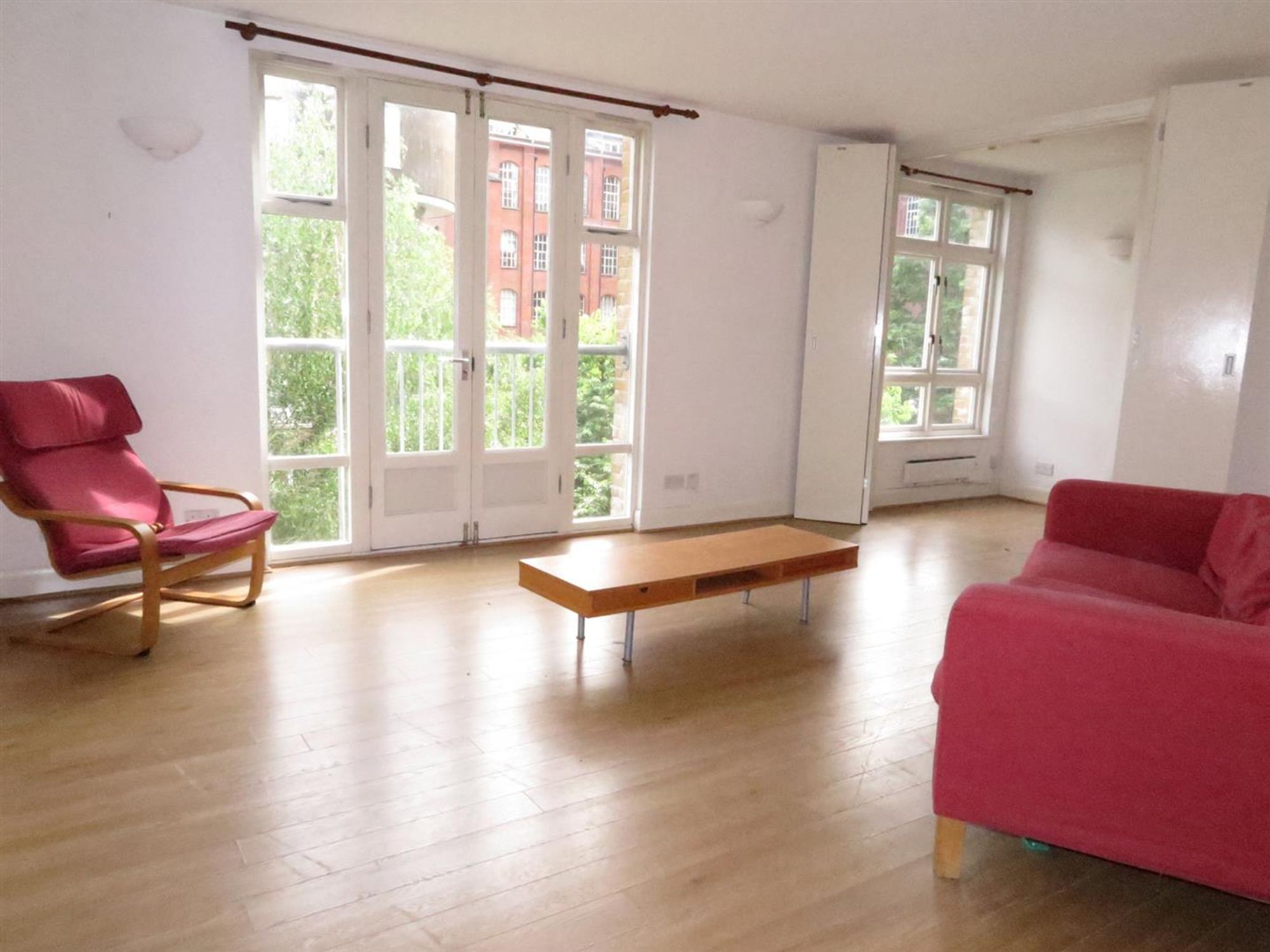 Flat Fairfield Road in Greater London