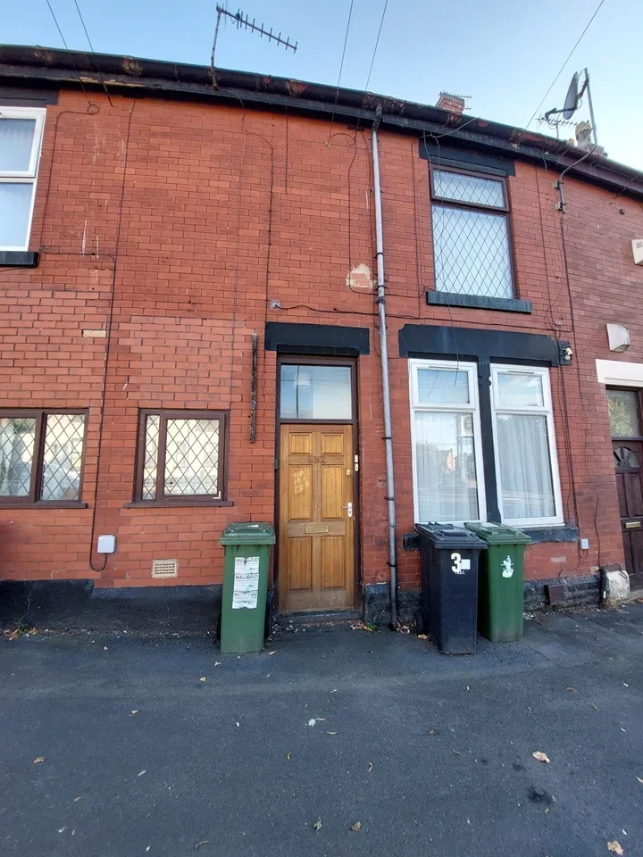 Flat Stockport Road in Tameside