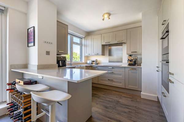 Flat Briar Walk in Greater London