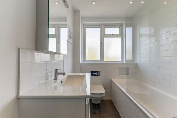 Flat Briar Walk in Greater London