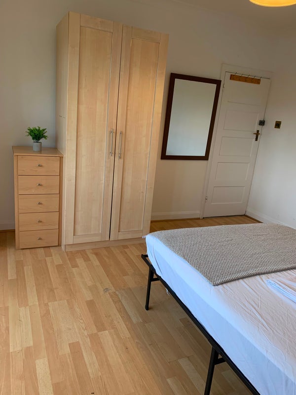 Room Ethelbert Close in Greater London