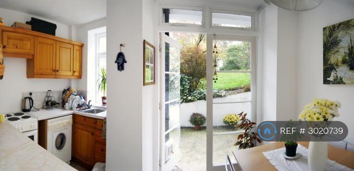 Flat Oakeshott Avenue in Greater London