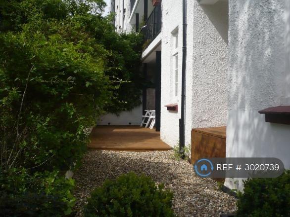 Flat Oakeshott Avenue in Greater London