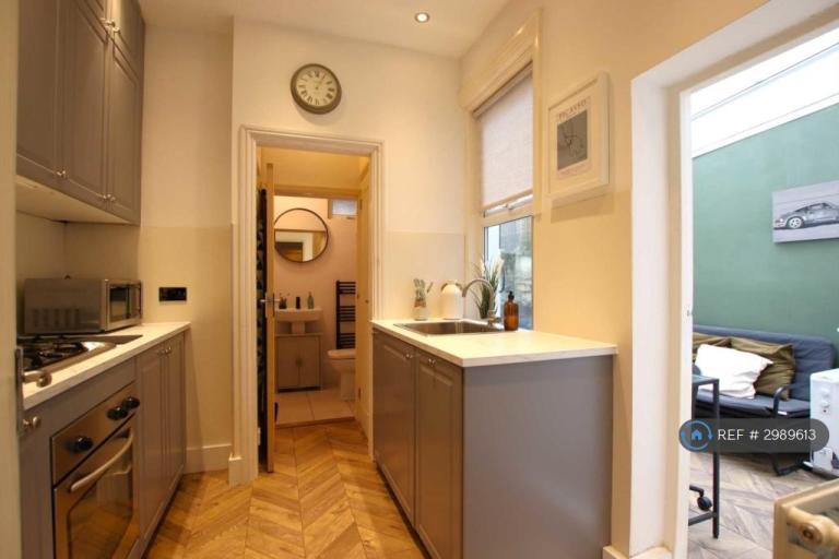 Flat Bloomfield Road in Bath
