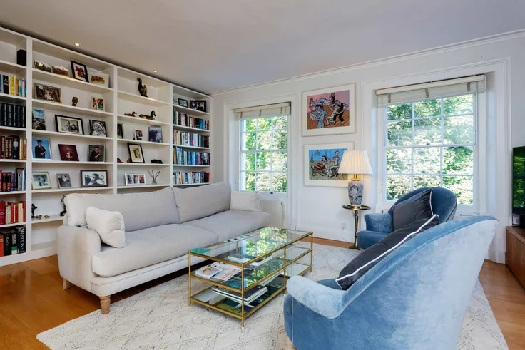 Flat Norland Square in Greater London