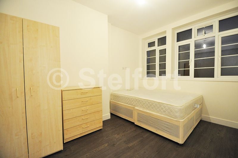 Flat Mottingham Road in Greater London