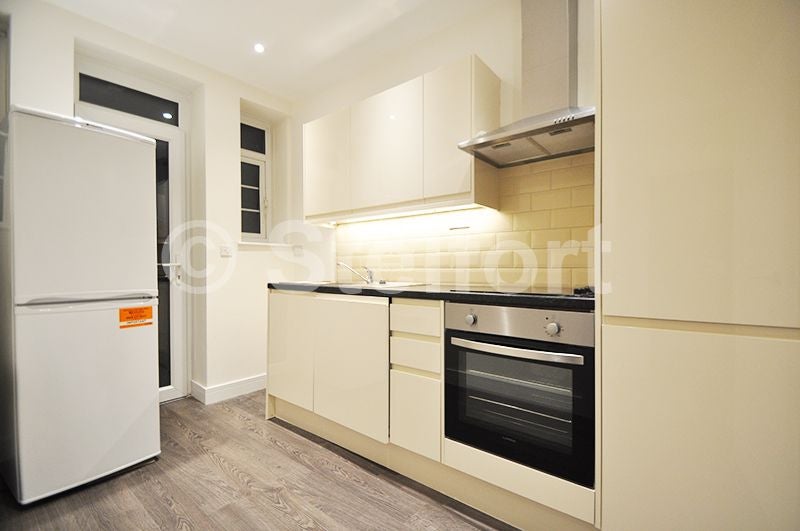 Flat Mottingham Road in Greater London