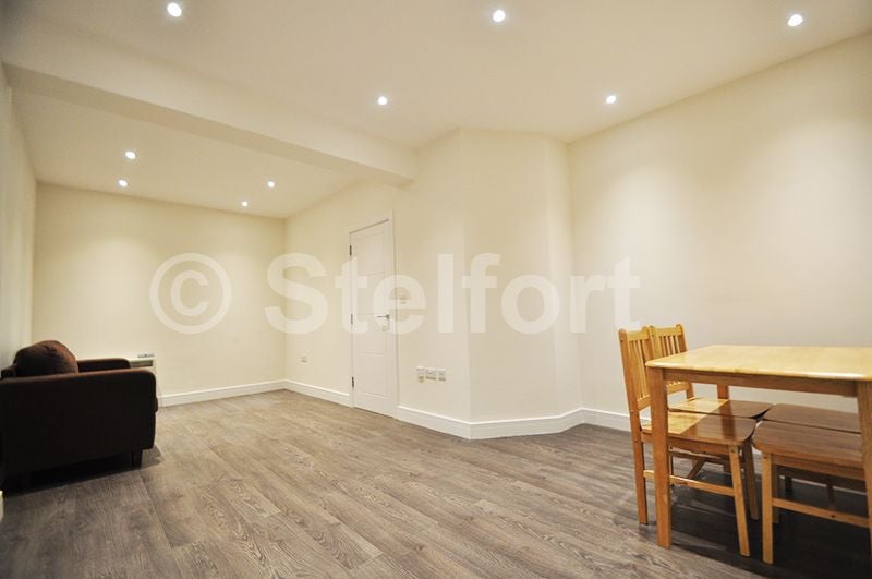 Flat Mottingham Road in Greater London
