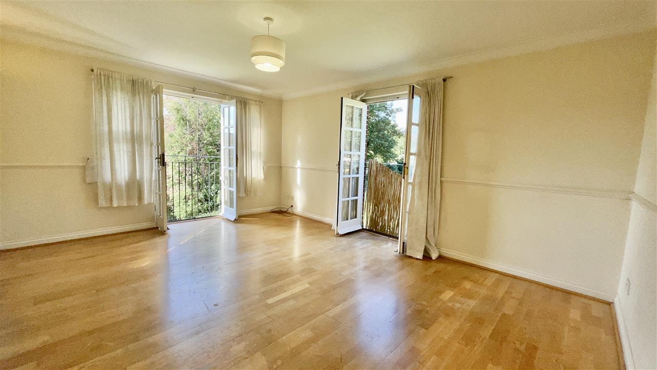 Flat Priestfield Road in Greater London