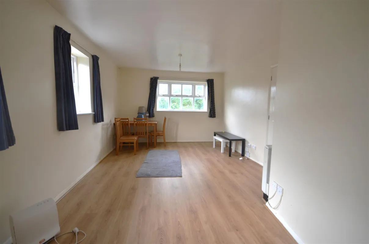 Flat Edison Drive in Greater London
