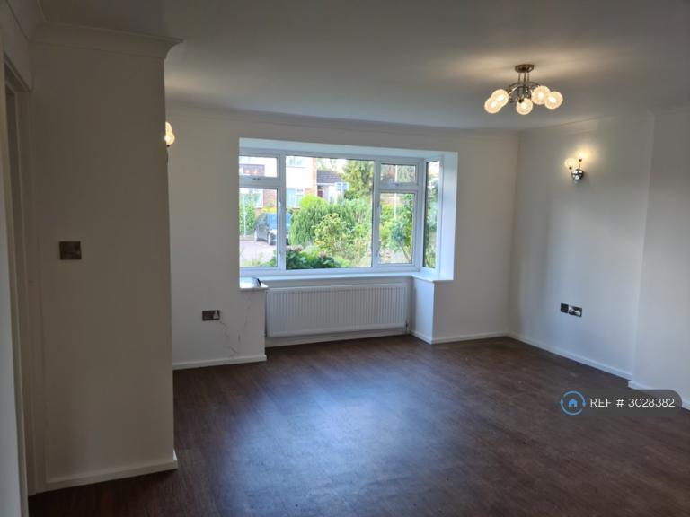 House Haddon Close in Hertsmere