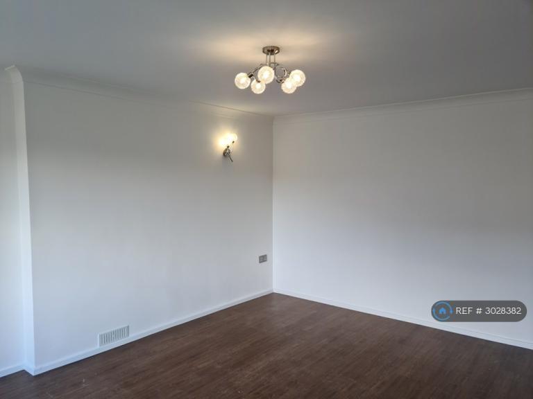 House Haddon Close in Hertsmere