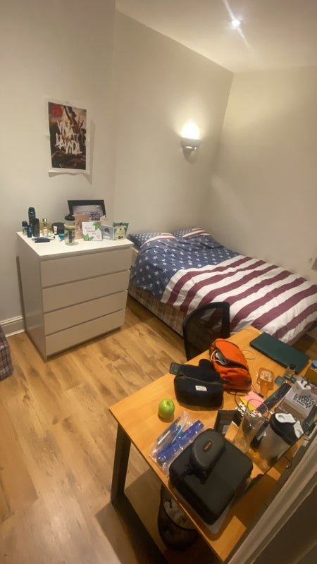 Room Grove Road in Bristol