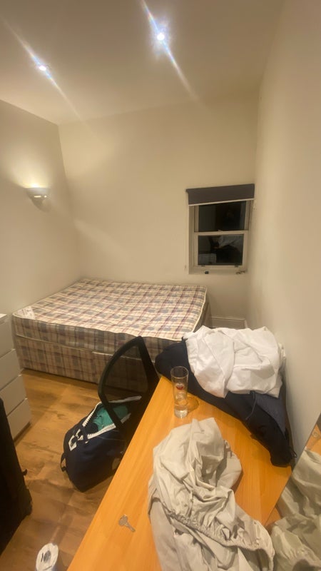 Room Grove Road in Bristol