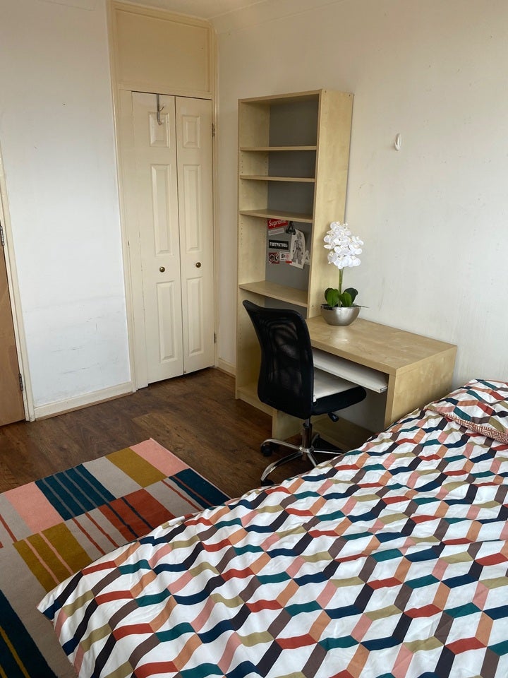 Flat Cropley Street in Greater London
