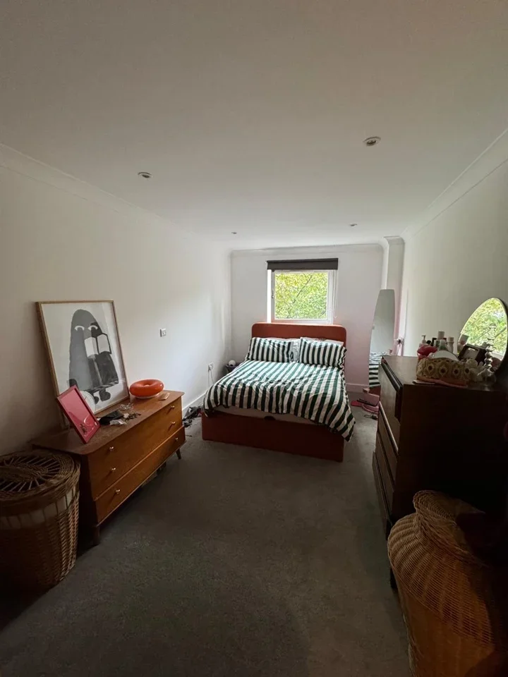 Flat Gordon Road in Greater London